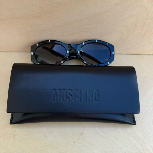 Moschino Accessories - NEW Authentic Moschino Oval Sunglasses Black